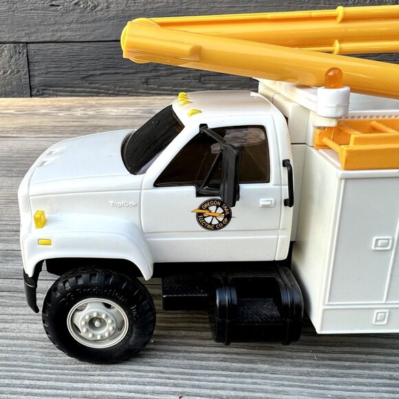 11" DG PRODUCTIONS -1995-1-1 Oregon Trail Electric Co-op Utility Bucket Truck - Picture 10 of 16